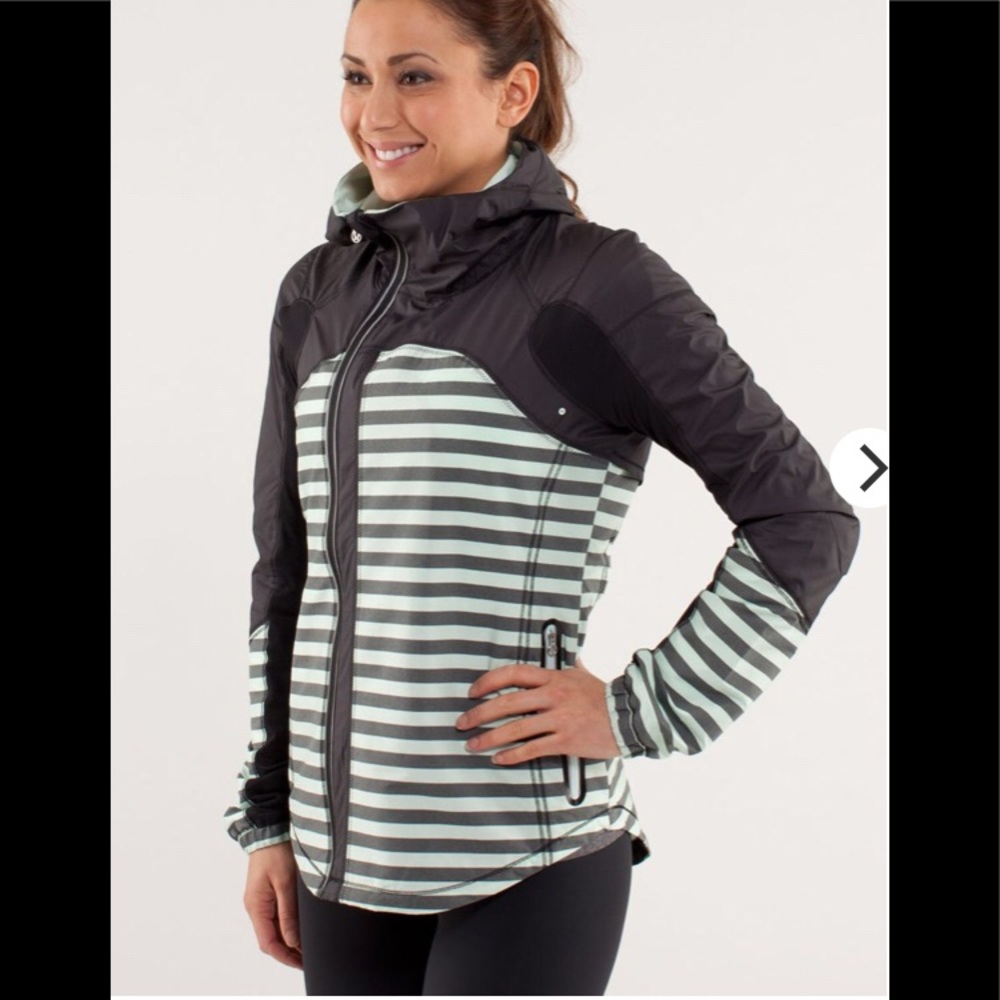 NWOT Lululemon Run: Get Up And Glow Jacket *Reflective 360 Sea Stripe Mint/Black - Picture 3 of 12